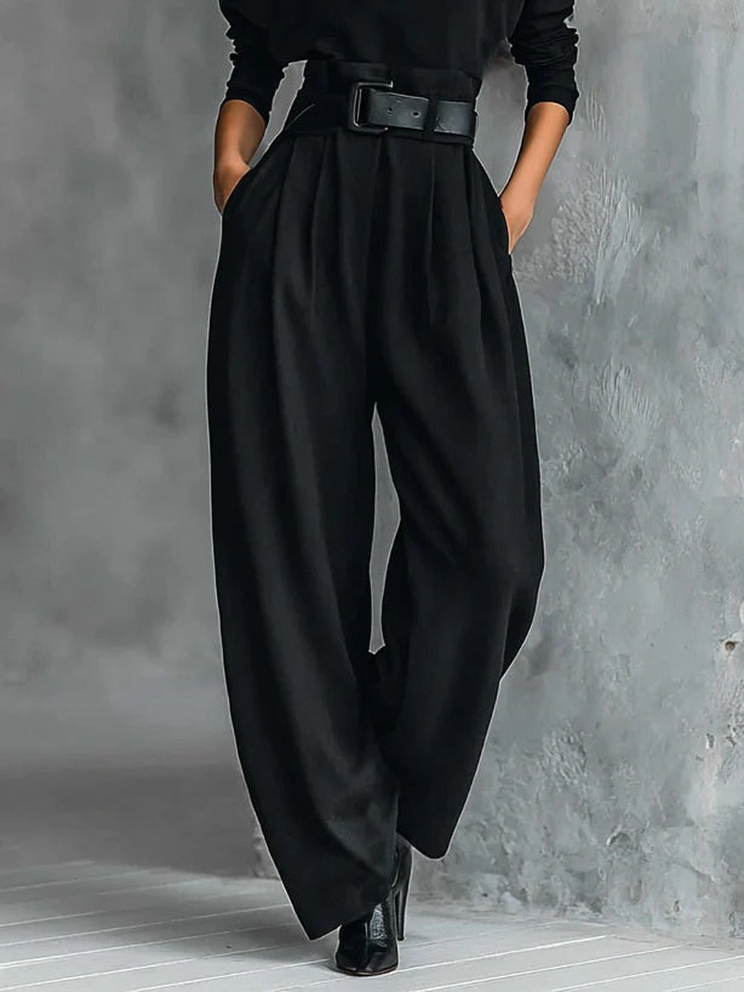 Jolanda | Conjunto Camisola de Gola Alta e Calças com Cinto, Preto