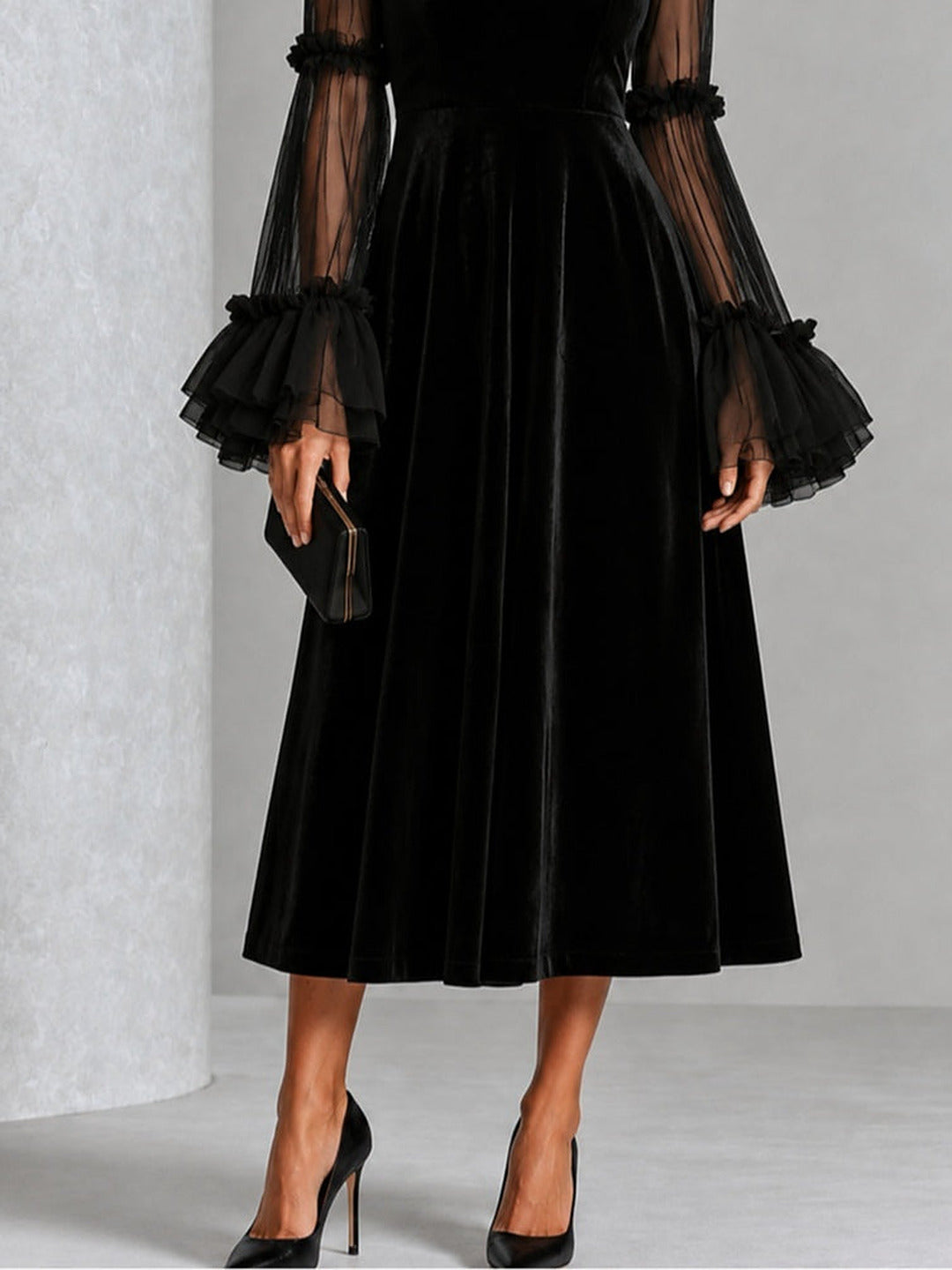 Berenice | Vestido Midi em Veludo com Mangas em Tule, Preto