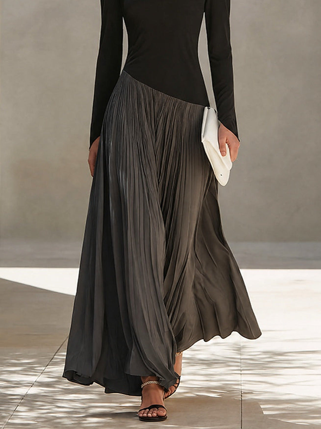Virgínia | Vestido Maxi Plissado com Gola Drapeada, Preto e Cinzento