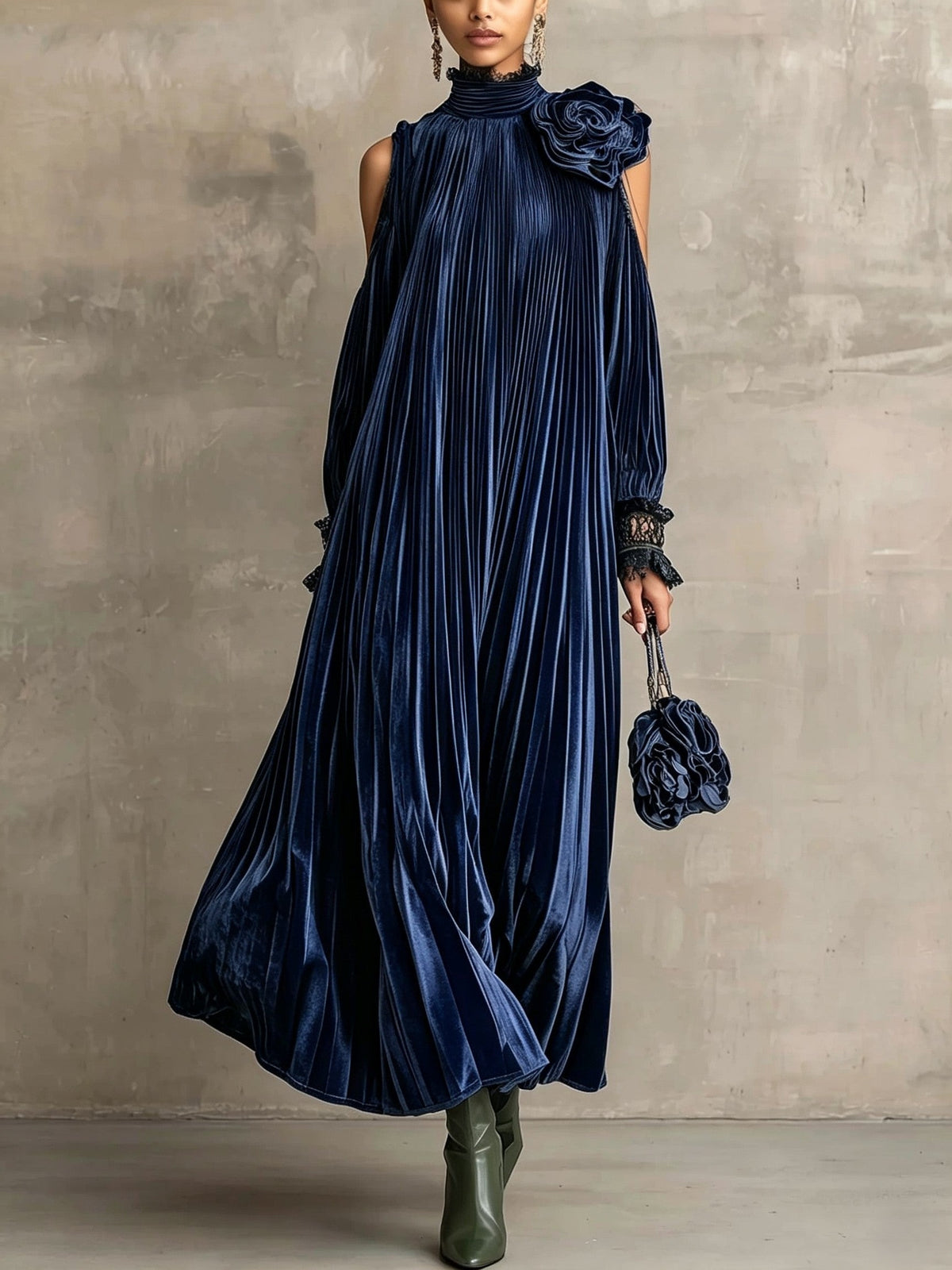 Flora | Vestido Maxi Plissado com Pormenor Floral no Ombro