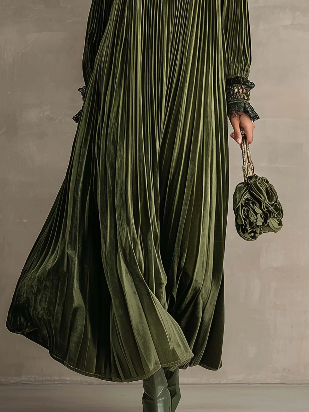 Flora | Vestido Maxi Plissado com Pormenor Floral no Ombro