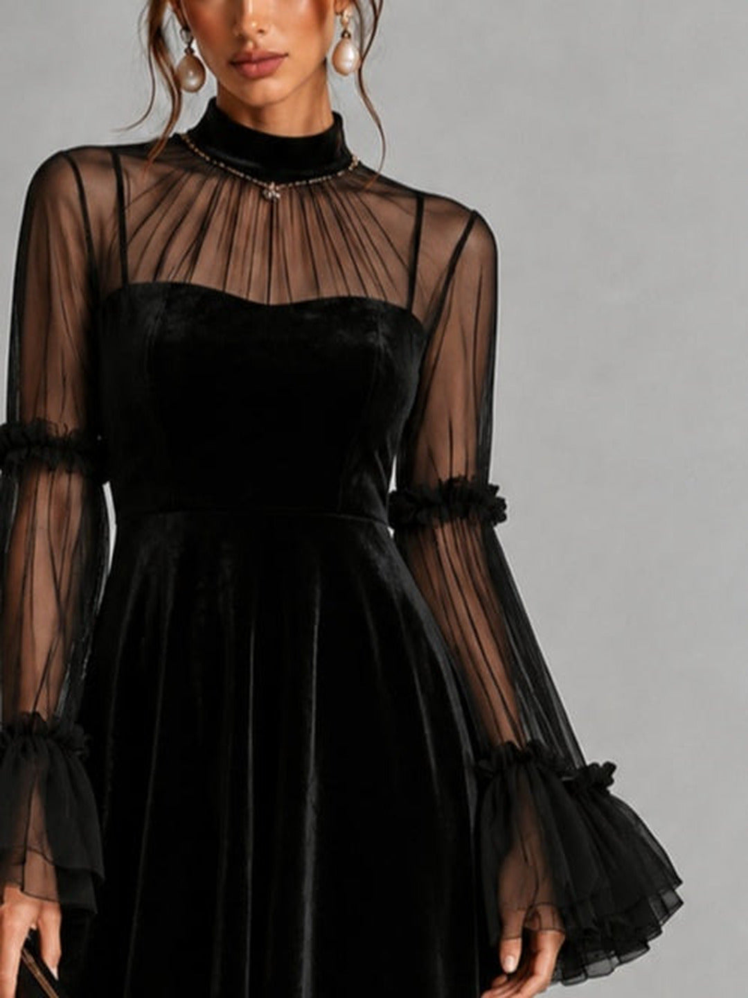 Berenice | Vestido Midi em Veludo com Mangas em Tule, Preto